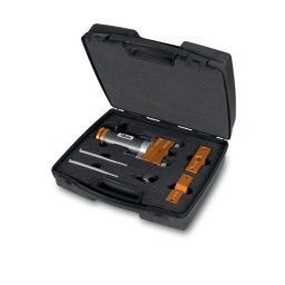 Outils pour calage moteur Opel essence
Favorise l'extraction d'injecteurs fortement grippés de leur logement, sans abîmer la tête et en évitant d'éventuelles ruptures.
- Utilisable avec tous kits d'extraction d'injecteurs avec ou sans extracteur à inertie
- L'outil agit directement avec ses vibrations et percussions sur le tirant d'extraction qui est accouplé avec l'injecteur
- Au moyen de la vanne de réglage, il est possible d'adapter l'intensité de la vibration en fonction du type d'intervention à effectuer.
​COMPOSANTS
1 adaptateur pour prise inclinée
1 adaptateur incliné
1 adaptateur pour prise orthogonale
2 vis
1 valve pneumatique
FONCTIONNE ÉGALEMENT SUR LES BOUGIES AVEC BULBE EN CÉRAMIQUE