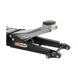 Cric hydraulique extra-bas acier ULTIMATE 2T avec double-roues avant pour une meilleure maniabilité sur sols irréguliers et ponts
Largeur avec les roues: 344mmargeur sans les roues: 250mm
Longeur: 750mm
Poids: 32kg
Mousse de protection, pédale d'approche de levée
Hauteur maxi: 495mm, hauteur mini: 80mm
ref: 161.0372