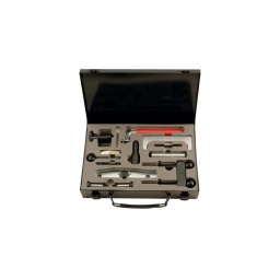 Jeu d'outils de calage et remplacement de courroie - audi. seat. skoda. volkswagen essence et diesel - 13 pcs
ce kit de douze outils est necessaire pour la révision des moteurs essence
et diesel comprenant le remplacement de la courroie sur les Modèles
detailles ci-dessous :
audi a2 1.2/1.4tdi. a3 1.9tdi (96-). a3/a4 et a6 1.9tdi (99-). seat
toledo 1.9 tdi (99-) skoda octavia 1.9 sdi/tdi (96-). volkswagen golf/
bora 1.9 sdi/tdi. new beetle 1.9 tdi (97-). lupo 3l 1.2 tdi. lupo/polo
1.4 tdi. golf/bora 1.9 tdi (99-)
ce kit peut égalment etre utilise sur des modèles 1.9d plus anciens (76-).
cheville de maintien de tension
outil de blocage de l'arbre à cames pour
volkswagen
outil de blocage d'arbre à cames - volkswagen
outil de blocage de tendeur
tige de fixation de pompe à injection
-volkswagen
manette de verrouillage d'arbre à cames
ergot de réglage
Clé de tension. poignée courte - vag
ecrou et goujon
vis de pression mm x 60 mm outil de verrouillage de poulie de vilebrequin
jeu d'aide au démontage du cache avant