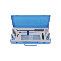 Ce kit a ete concu pour offrir une solution pratique et efficace pour le nettoyage de l'orifice des  bougies de préchauffage.
lorsque le remplacement des bougies de préchauffage s'avere necessaire. il est recomm nde  de nettoyer correctement l'orifice des bougies de préchauffage dans la culasse. en particulier  au niveau de la zone de l'element chauffant de la bougie de préchauffage. des filetages et de  la garniture d'étanchéité pour assurer l'étanchéité et le desserrage corrects des bougies de  préchauffage. 
il a ete prouve qu'un nettoyage incorrect reduisait considerablement la durée de  service des bougies de préchauffage neuves.
la conception mono-pièce de l'amm assure l'absence de bords tranchants sur l'extremite de la  brosse qui risqueraient d'endomm ger les composants du moteur. le kit est constitue de brosses  métalliques en acier et de brosses en nylon spécialement selectionnees pour offrir la meilleure  finition possible. 
le nettoyage du filetage est garanti avec des tarauds extra-longs de haute  qualite.
le kit inclut un porte-outil brevete equipe d'une rallonge flexible qui peut etre utilisee soit en  tournant la poignée fournie. soit en utilisant une perceuse électrique/pneumatique (vitesse max. de  4 500 tr/min)
- six brosses de fabrication allemande brevetee fabriquees en utilisant une amm torsadee  spéciale afin d'eviter tout domm ge des pièces internes du moteur et entrainees par un porte-outil brevete.
- fourni avec 4 tarauds de fabrication allemande extra-longs :   m8. mm m10x1 et m10x1.25
- inclut un entraînement par vis a mandrin rapide flexible et une rallonge flexible  a mandrin rapide a utiliser avec une perceuse  (4 500 tr/min max.)
- aucun retrait de métal indesirable de la culasse ni  deformation des surfaces   d'étanchéité.
- utiliser les tarauds avec le tourne-a-gauche  laser 6000 ou laser 6002  disponibles separement)
composition :
Poignée flexible a mandrin rapide
rallonge flexible a mandrin rapide a utiliser avec une perceuse (4 500 tr/min max.)
porte-outil (conception brevetee)
taraud mm x 1.0 mm x 200 mm de long*
taraud mm x 1.0 mm x 200 mm de long*
taraud m10 x 1.0 mm x 200 mm de long*
taraud m10 x 1.25 mm x 200 mm de long*
brosse étagée en nylon 4.8 x 20 / 7.0 mm (brevetee)
brosse étagée en nylon 5.3 x 20 / 8.5 mm (brevetee)
brosse étagée en nylon 6.5 x 20 / 8.5 mm (brevetee)
brosse étagée en acier 4.8 x 20 / 7.0 mm (brevetee)
brosse étagée en acier 5.3 x 20 / 8.5 mm (brevetee)
brosse étagée en acier 6.5 x 20 / 8.5 mm (brevetee)
Clé hexagonale de 2 mm 