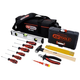 Trousse à outils universelle 59 pcs
Composition de modules idéale pour usage universel
sac pratique pour ranger outils et accessoires
poche intérieure transparente
Capuche fermée par un velcro et des boucles
Rigide grâce au fond en PVC
Structure en polyestère résistant
composition :
115.1012 1 x Pince coupante diagonale ERGOTORQUE, 160 mm
142.1330 1 x Marteau rivoir manche Hickory, 300 g
159.1002 1 x Tournevis ERGOTORQUE+, fente, 3 mm, 155 mm
159.1004 1 x Tournevis ERGOTORQUE+, fente, 4 mm, 180 mm
159.1005 1 x Tournevis ERGOTORQUE+, fente, 5,5mm, 205mm
159.1008 1 x Tournevis ERGOTORQUE+, fente, 6,5mm, 230mm
159.1020 1 x Tournevis ERGOTORQUE+, PH1, 180 mm
159.1027 1 x Tournevis ERGOTORQUE+, PH 0, 182mm
300.0060 1 x Wooden folding rule, yellow, 2m
911.2176 1 x Testeur pique-câbles avec revêtement isolant 100-500 V, 140 mm
917.0648 1 x 1/4"Coffret de douilles, 48 pcs