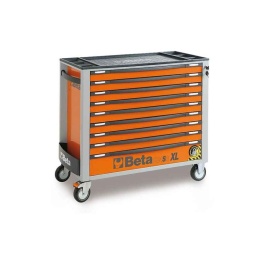 Servante mobile d'atelier extra large à neuf tiroirs orange C24SA-XL
Capacité de 6 plateaux par tiroir
Système anti-basculement : 
ne permet pas l'ouverture simultanée de plusieurs tiroirs
Caractéristiques principales :
• 9 tiroirs de 882x367 mm, montés
sur glissières à billes de précision :
8 tiroirs hauteur 70 mm 
1 tiroir hauteur 140 mm 
• Plan de travail en ABS haute résistance, 
avec 6 bacs de rangement. 
• Tirette d'ouverture en nylon haute résistance, avec porte-étiquettes incorporé.
• Fond des tiroirs protégé par un tapis en Néoprène.
• 4 roues de Ø 125 mm :
2 fixes et 2 pivotantes (dont une avec frein).
• Serrure de sécurité centralisée en façade.
• Capacité de charge statique : 1.000 kg.
• Porte-flacons latéral incorporé.
• Possibilité d'application du support rouleaux de papier 2400S-R/PC.