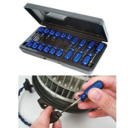 Jeu d'extraction pour empreinte de fiches de connection - 19 pcs
Les fiches de connection sur votre véhicules sont vérrouillées dans leurs boitiers. Ce kit contient les clés les plus populaires pour déverrouiller vos fiches pour les relacher de leurs boitiers sans les endommager.
Ce kit vous permettra entre autres le déverrouillage pour les capteurs de refroidissement,les cosses, les faisceaux électriques, etc.
Convient pour des applications modernes en incluant Chrysler, Hyundai, Kia, Mitsubishi et VAG.
Conviendra également pour certaines applications sur Audi, BMW, Chrysler, Ford General Motors, Infiniti, Isuzu, Jaguar, Mazda, Mercedes, Mitsubishi, Nissan, Porsche, Subaru, Saab, Volvo, & Volkswagen