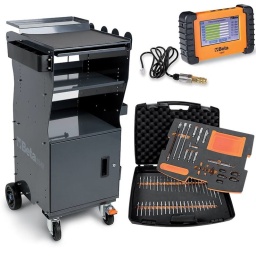 Chariot multifonction avec porte Utilisable comme poste de travail mobile pour instruments de diagnostic, ordinateurs portables, testeurs et chargeurs de batterie. CARACTÉRISTIQUES - Structure en tôle vernie : stabilité et solidité maximum - Manche ergonomique - Plan d’appui supérieur sur 2 niveaux - Tiroir extractible pour mini clavier - 1 rayon avec position réglable, 1 rayon fixe et porte de fermeture - 4 pratiques enrouleurs de câbles latéraux en plastique - 2 pratiques conteneurs latéraux - 2 roues arrière fixes Ø 160 mm - 2 roues avant pivotantes Ø 100 mm (une avec frein) - Poids : 36,5 kg Pack contrôle des compression : Jeu complet d’adaptateurs pour le contrôle de la compression dans les moteurs essence et Diesel avec 1464T Compression essence et Diesel Permet de se connecter au moteur pour le contrôle de la compression essence et Diesel au moyen de l’instrument 1464T. Comprend : - 8 fausses bougies avec vanne de non-retour - 44 fausses petites bougies avec vanne de non-retour - 1 faux injecteur réglable universel pour voitures, camions, moteurs marins et machines agricoles - 1 adaptateur à 90°, soupape de sécurité et tuyau de branchement - espace pour loger l’instrument 1464T à l’intérieur du coffret Testeur de pression digital CARACTÉRISTIQUES Écran tactile de 5