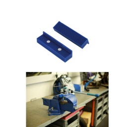 Paire d'inserts de mâchoires souples, adaptés à une utilisation dans un étau d'établi pour éviter le marquage des matériaux plus tendres. 
En thermoplastique non marquant et doté d'aimants puissants pour maintenir les coussinets de mâchoire bien en place. Idéal pour les techniciens automobiles, les électriciens, les bijoutiers, les modélistes et les bricoleurs.

Mâchoires souples non marquantes, conçues pour s'adapter à un étau d'établi.
Dimensions : 113 mm x 28 mm x 25 mm.
En polyuréthane thermoplastique (TPU), avec 4 aimants intégrés.
Mâchoires d'étau souples multi-rainures magnétiques de 155 mm également disponibles, voir référence n° 8779.