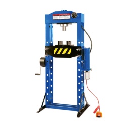 Presse d'atelier pneumatique/hydraulique - 30 tonnes
Presse d'atelier hydraulique de 30 tonnes avec commande au pied pneumatique pour faciliter l'utilisation, et levier manuel pour une augmentation progressive de la pression et un meilleur contr&ocirc;le. 
Id&eacute;ale pour un large &eacute;ventail de t&acirc;ches, y compris le retrait et le remplacement de roulements, le pressage de joints &agrave; rotule, de poulies et de tiges, ainsi que le redressement de pi&egrave;ces m&eacute;talliques ou le pressage de plaques.

Course du piston : 150 mm, avec une plate-forme r&eacute;glable offrant une plage totale de 166 &agrave; 1 126 mm.
Dimensions hors tout : Hauteur : 1 838 mm ; Base : 780 x 740 mm ; Largeur de la table de presse : 730 mm. Poids : 130 kg.
Comprend un dispositif de s&eacute;curit&eacute; r&eacute;glable et une table de presse &agrave; treuil manuel (toujours d&eacute;charger le treuil manuel sur des broches de support avant d'utiliser la presse).
Commande au pied et hydraulique. Utilise l'air comprim&eacute; d'atelier, pression maximale de 101,5 psi. Filetage : 1/4" BSP (fourni avec un adaptateur m&acirc;le standard pour la conduite d'air).
Agr&eacute;&eacute;e CE. Une presse au sol pneumatique/hydraulique de 50 tonnes est &eacute;galement disponible, voir la r&eacute;f&eacute;rence 9372.