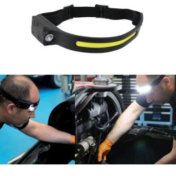 Lampe frontale étanche, rechargeable par USB, équipée d'un projecteur à LED XPE et d'une bande LED COB, dotée d'une fonction de détection automatique infrarouge permettant d'allumer et d'éteindre la lumière d'un simple geste de la main. Chacune des lumières a un réglage de luminosité faible et élevée, et le projecteur dispose également d'une fonction stroboscopique en cas d'urgence. Le corps principal est fabriqué en plastique antichoc recouvert de caoutchouc et est équipé d'un bandeau élastique réglable. La batterie se recharge au moyen d'un câble USB. Elle est idéale pour les espaces de travail sombres et convient aux mécaniciens, aux réparateurs mobiles, aux agents de sécurité et aux plombiers. Elle peut également être utilisée en camping et en faisant du jogging ou de la marche.

Lampe frontale rechargeable multifonction, étanche (IPX5), combinant une lampe torche à LED XPE et une bande LED COB. Luminosité : XPE 120 lumens, COB 350 lumens.
5 modes de fonctionnement : XPE luminosité 100 % , XPE luminosité 50 % , COB luminosité 100 %, COB luminosité 50 %, éteint ; plus pression longue pour le stroboscope XPE.
Activation simple de la fonction de détection automatique : appuyez sur l'interrupteur du capteur lorsque la lampe frontale est allumée et que la fonction requise est déjà sélectionnée.
Durée d'utilisation : 2 - 6 heures ; temps de charge : 2 heures. Alimentée par une pile au lithium rechargeable incorporée de 1200 mAh. Rechargeable avec câble de recharge USB (inclus).
En plastique ABS à revêtement caoutchouc, avec un bandeau élastique réglable. Conformité CE, UKCA et RoHS.