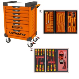 Servante ULTIMATE 7 tiroirs orange équipée de 45 outils isolés
Ouverture individuelle et totale des tiroirs
Plan de travail en inox avec rebords avant et arrière
Système de fermeture centralisée par serrure latérale
Glissières à roulements à billes
Construction et stabilité renforcées grâce aux doubles cornières dans les 4 angles
Perforations normalisées pour fixation d'accessoires
4 roues robustes dont 2 directionnelles avec frein
Système anti-basculement
Charge maximale par tiroir : 45 kg

Contenu :
Cliquet, rallonge et douilles isolées 3/8'' 12 pans 8 à 22 mm
Clés à fourche isolées 7 à 19 mm
Pinces isolées : universelle, bec demi-rond, coupante et multiprise
Tournevis isolés Fente 2,5-3-3,5-4-5,5-6,5-8 mm / PH1-PH2, PH3 / PZ1-PZ2
Plus d’information
Charge admise :	850 kg
Charge maximale par tiroir :45 kg
Code EAN :	4042146489680
Composition (nomenclature) :819.0007 + 713.1122 + 713.1123 + 713.1125 + 713.6015 + 713.6016 + 713.1128
Couleur :Orange
Dimensions :L.680 x P.460 x H.1020 mm
Nombre de roues :4
Nombre de tiroirs :7
Taille des roues directionnelles :125 mm
Poids :	72,20 kg