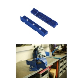 Paire d'inserts de mâchoires souples à rainures multiples, adaptés à une utilisation dans un étau d'établi pour offrir plus d'options de maintien sur une plus large gamme de matériaux. 
Fabriqué en thermoplastique non marquant et doté d'aimants puissants qui maintiennent les mâchoires en place et de 5 fentes de maintien rondes pour faciliter la retenue de pièces plus petites. 
Idéal pour les techniciens automobiles, les électriciens, les bijoutiers, les modélistes et les bricoleurs.

Mâchoires souples non marquantes, conçues pour s'adapter à un étau d'établi.
Dimensions : 155 mm x 28 mm x 25 mm.
La conception à rainures multiples comporte 5 fentes de maintien rondes à des angles de 60 et 90 degrés.
En polyuréthane thermoplastique (TPU), avec 6 aimants intégrés.
Mâchoires d'étau souples magnétiques de 113 mm également disponibles, voir référence n° 8780