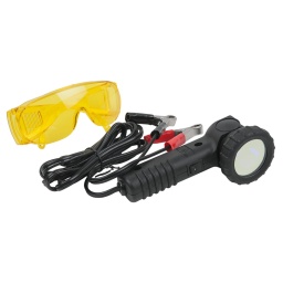 Permet la localisation des fuites sur les circuits de climatisation 
Compatible avec les produits de détection de fuites les plus courants 
Lampe UV puissante 
Tête de lampe pivotante 
Alimentation par pinces crocodiles sur la batterie 12V 
Lunettes UV incluses 

