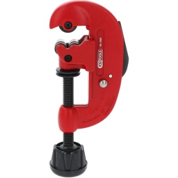 Ebavureur rabattable
Livr&eacute; avec molette de rechange sous la poign&eacute;e
2 roulettes de guidage
Possibilit&eacute; de remplacer la molette de coupe par une molette V&sup2;A (inox)
Grande poign&eacute;e &agrave; visser
Bo&icirc;tier m&eacute;tallique
En acier sp&eacute;cial
