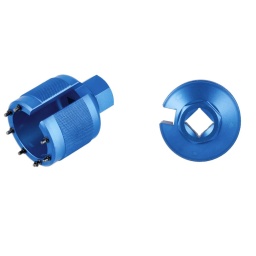 Spécialement conçue pour s'adapter aux bouchons de fourche des fourches Öhlins NPX 43 équipées du Smart Electronic Control (S-EC). 
La douille a une configuration à sept broches avec une fente de câblage de 10 mm pour permettre à la douille de s'adapter parfaitement au faisceau de câbles de la commande de fourche. 
Le bouchon de fourche comporte 8 trous, mais seuls 7 peuvent être utilisés pour permettre le passage du faisceau.

Les applications comprennent : Honda CBR 1000RR-R SP (à partir de 2022), Triumph Speed Triple 1200 RR (à partir de 2022).
7 broches de 2,3 mm, PCD de 42 mm, fente de 10 mm pour le câblage du capteur.
Corps en aluminium avec broches en acier protégées par des anneaux de base en caoutchouc.
À utiliser avec une douille à carré de 1/2" ou une clé de 24 mm. Ne convient pas aux outils à impact.
REMARQUE : Toujours desserrer les colliers du tube de fourche de l'étrier supérieur (arbres triples) avant d'essayer de desserrer le bouchon