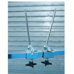 Jeu de supports supplémentaires à utiliser avec les pièces Power-TEC références 92652 et 92653 pour soutenir les petites pièces de carrosserie et de garniture telles que les spoilers, rétroviseurs, bouchons de réservoirs d'essence, poignées de porte, certains pare-chocs, etc. pendant la préparation et la peinture.

Pour maintenir les spoilers, rétroviseurs, bouchons de réservoirs d'essence, poignées de portes et certains pare-chocs (à filets mâles ou femelles).
Contenu du kit : 4 tiges filetées mâles et femelles en acier inoxydable de 4, 5, 6 et 8 mm ; un support autotaraudeur pour fixer les spoilers et 2 supports pour tenir les tiges dans n'importe quel angle.
Conçu pour être utilisé avec le support de panneau universel Power-TEC Easyflex (référence 92652) et le support pour pare-chocs Multiflex (référence 92653).
Construction en acier de haute qualité. Fabriqué au Danemark.
Des supports et accessoires supplémentaires sont disponibles séparément, voir les références 92655 (Snapgrip), 92656 (outil de maintien Press Out).