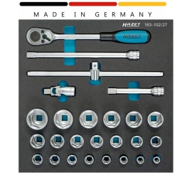Module 26 pièces douilles et cliquet 1/2
Garniture en mousse souple bimatière « Safety-Insert-System » (SIS) HAZET
Made In Germany
Entraînement : Carré creux 12,5 mm (1/2 pouce)
Sortie : Profil Traction à 6 pans extérieurs
Dimensions / longueur : 344 mm x 342 mm
Poids net (kg): 4.13 kg
Douille ∙ à 6 pans Carré creux 12,5 mm (1/2 pouce) ∙ Profil Traction à 6 pans extérieurs 10-11-12-13-14-15-16-17-18-19-20-21-22-23-24-26-27-28-30-32-34mm	
915	915	Poignée coulissante Carré massif 12,5 mm (1/2 pouce)	
916SP	916SP	Cliquet réversible Carré massif 12,5 mm (1/2 pouce)	
917-5	917-5	Rallonge Carré creux 12,5 mm (1/2 pouce) ∙ Carré massif 12,5 mm (1/2 pouce)	
918-10	918-10	Rallonge Carré creux 12,5 mm (1/2 pouce) ∙ Carré massif 12,5 mm (1/2 pouce)	
920	920	Cardan universel Carré creux 12,5 mm (1/2 pouce) ∙ Carré massif 12,5 mm (1/2 pouce)	