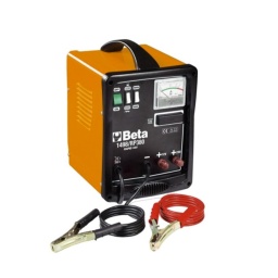 Chargeur / démarreur de batterie professionnel 12/24 V
Les chargeurs et démarreurs de batterie portables professionnels sont la solution parfaite pour tous vos besoins. 
Conçus avec des composants électroniques de qualité optimale, ils garantissent à la fois la sécurité et la fiabilité dans toutes les situations. 
Équipés de sélecteurs de courant de charge, d'ampèrage, de protections thermostatiques contre les démarrages prolongés, de fusibles internes contre les courts-circuits et des inversions de polarité, ils s'imposent comme un appareil incontournable de votre garage.
Données techniques :
Alimentation (monophasée) : 230 V - 50/60 Hz
Puissance : 900 W
Tension : 12/24 V
Courant maximal : 38 A
Courant de charge : 25 A
Courant max de suralimentation : 280 Acc
Courant de démarrage : 200 A
Capacité de charge : 270 Ah 15h
Positions de charge : 2 + boost