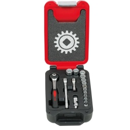 Fusion box N1 douilles 1/4 (16 pièces)  cliquet premium
Coffret 1/4". CLIQUET PREMIUM : Verrouillage et déverrouillage rapides des douilles par bouton poussoir. Les douilles ou les accessoires ne se désolidarisent pas du cliquet. L'angle de rotation de 5° (cliquet à 72 dents) assure une reprise très performante dans des espaces réduits. Les têtes des cliquets ont un encombrement réduit pour offrir l'accessibilité maximale. Tête ronde : le changement du sens de serrage se réalise facilement avec le pouce sur toute la circonférence de la tête. Manche confortable bimatière étudié pour travailler dans toutes les positions : polypropylène pour plus de résistance, élastomère pour une bonne prise en main (grip). Liaison corps-manche du cliquet étudiée pour ne pas gêner la main lors de la prise. DOUILLES : La suppression des angles vifs des carrés augmente leur résistance et protège les écrous contre le matage. La manipulation des douilles est rendue facile grâce à un épaulement extérieur prévu pour la prise. Marquage de la dimension sur tout le pourtour. Douilles 6 pans pour serrages puissants. COFFRET : en Polyéthylène Haute Densité (PEHD), ne s’abîment pas aux chocs comme des coffrets métalliques, qu’il est nécessaire de débosseler. Fermoirs métalliques. Mousse bicolore pour un repérage facile des manquants. Mousse haute densité, à cellule fermée, qui ne prend pas l'humidité. Les outils sont calés en douceur. Dimensions : 135x215x60 mm