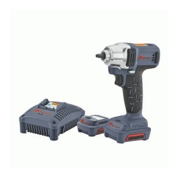 Les nouveaux outils IQV12 Series™ 12 volts  de chez Ingersoll Rand offrent  une performance polyvalente,  le confort du sans-fil et  une robustesse à toute épreuve  dans des lignes exceptionnellement compactes  à l’ergonomie de premier plan - des avantages-clé pour  les domaines des services automobiles et de la maintenance industrielle. Un outil plus léger et des tailles réduites combinés à une conception ergonomique pour une meilleure accessibilité, pour minimiser la fatigue de l’utilisateur. Efficace, Rapide et Fiable.
Mécanisme à choc et transmission 100 % métal qui déploient 135 Nm de couple et une performance durable 
LED à lumière blanche qui diffusent la lumière sur la pièce de travail
Système souple breveté qui réduit les vibrations pour une meilleure longévité du bouton et du moteur
Batterie à verrouillage avec système de doublebouton latéral breveté pour un enclenchement de la batterie plus facile et plus sûr
transmission 100 % métal qui déploient 135 Nm de couple et une performance durable 
Boîtier résistant aux chocs et aux produits chimiques qui protège l’appareil contre les chutes répétées jusqu’à 1,80 m et l’exposition aux fluides de l’atelier
Tampons de caoutchouc 3 points qui protègent à la fois l’appareil et les surfaces de travail 
Poignée ergonomique qui aide à réduire la fatigue de l’utilisateur en usage intensif 
Vitesse 0-2700 tr/min
Poids avec batterie 1000gr