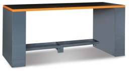 Avec plan de travail 2050x700 mm revêtu d'une couche en PVC antichoc et anti-éraflure résistante aux huiles et hydrocarbures
- Trous pour l'installation d'un étau (1599F/150 - 1599GI/150 en option)
- Pieds réglables en hauteur

