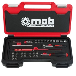 Coffret en Polyéthylène Haute Densité (PEHD), ne s’abîment pas aux chocs contrairement aux coffrets métalliques, qu’il est nécessaire de débosseler. Fermoirs métalliques. Compatible Fusion Box : peut se glisser sur un plus grand coffret d’outillage
Composition
CLIQUET PREMIUM : Verrouillage et déverrouillage rapides des douilles par bouton poussoir. Les douilles ou les accessoires ne se désolidarisent pas du cliquet. L'angle de rotation de 5° (cliquet à 72 dents) assure une reprise très performante dans des espaces réduits. Les têtes des cliquets ont un encombrement réduit pour offrir l'accessibilité maximale. Tête ronde : le changement du sens de serrage se réalise facilement avec le pouce sur toute la circonférence de la tête. Manche confortable bimatière étudié pour travailler dans toutes les positions : polypropylène pour plus de résistance, élastomère pour une bonne prise en main (grip). Liaison corps-manche du cliquet étudiée pour ne pas gêner la main lors de la prise. DOUILLES : La suppression des angles vifs des carrés augmente leur résistance et protège les écrous contre le matage. La manipulation des douilles est rendue facile grâce à un épaulement extérieur prévu pour la prise.