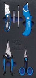 Étendue de la livraison1 x ciseaux universels, longueur 180 mm1 x ciseaux d’électricien, 145 mmLames en acier inoxydablePoignée bi-composants ergonomique avec ressort et fermeture de sécuritéUne lame avec une fine denture de scieAvec évidement de dénudage1 x cutter de poche, 145 mmAluminium, anodiséPour découper des tapis, du carton, des feuilles, etc.Reste en position ouverte au moyen du blocage et peut être libéré pour plier sur de dos de la poignéeBlocage du cutter avec fonction de changement rapide :1 x cutter de sécurité, exécution lourdeRappel automatique de la lameGuide en métalLogement pour lame de rechange dans la poignée5 lames trapézoïdales pour cutter de sécurité / cutter de poche, 12 mm10 lames de rechange pour cutter pliable (pas compris), 18 mm