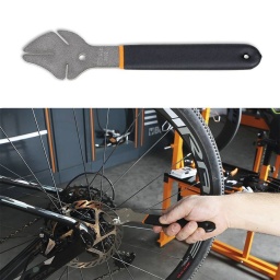 Clé pour redresser les disques des freins, chromée
Branche en 2PVC
Les différentes cannelures, avec angles variés, permettent de travailler en toutes conditions, même les plus difficiles.