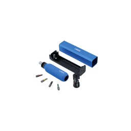Jeu de tournevis à cliquet compact avec 8 embouts interchangeables, idéal pour les techniciens automobiles, les électriciens, les amateurs et les bricoleurs. 
Le tournevis est équipé d'un porte-embouts magnétique, conçu pour s'adapter à tous les embouts de tournevis standard à tige de 1/4", ainsi que d'un mécanisme à cliquet réversible et d'un rangement d'embouts dans le manche. 
Il contient une sélection d'embouts de taille courante, notamment des embouts Phillips, plats, hexagonaux et étoile* adaptés aux fixations Torx, ainsi qu'un embout de précision et des adaptateurs pour douilles 1/4". 
L'ensemble est fourni dans une mallette de rangement innovante en aluminium.

Comprend un cliquet avec un mécanisme à 60 dents à modes desserrage, fixe et serrage. Charge de couple maximale : 30 Nm.
8 embouts à carré de 1/4" à code couleur en acier au chrome vanadium : Phillips : Ph1, Ph2 ; plat : 3, 6 mm ; Hex : 4, 5 mm ; Torx® T15, T20.
Également inclus : 1 porte-embout de précision de 4 mm ; 1 adaptateur de douille à carré de 1/4".
Manche en ABS avec rangement des embouts amovible à ressort et TPR pour une prise confortable.
Livré dans une mallette de rangement innovante en aluminium.