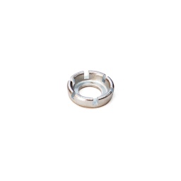 Clé à rayon 

cette clé à rayons permet le démontage des écrous de rayons les plus repandus : 3.3 mm  3.45 mm  3.7 mm  3.96 mm  4.4 mm et 5 mm  son ergonomie procure un grand confort d`utilisation et un serrage efficace.