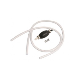 Poire pour transfert de fuel Convient pour voiture, bateaux et également les systèmes de plomberie  Rapide et efficace pour de l'essence, de l'eau et autres liquides Poire d’amorçage  avec une valve anti retour de sécurité pour ne pas reflouer d'air dans le système. Flèche de flux indiquée Longueur globale de la poire : 175mm - Longueur des flexibles 900mm Ne convient pas pour l'essence