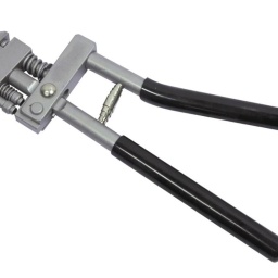 Pince à soyer équipée d'une tête pivotante pour poinçonner (Ø5mm) et plier (12mm) les tôles avant soudure. Convient pour pour tôle 1,4mm d'épaisseur maxi. Poignées de serrage ergonomique avec revêtement.


Modèle équipé d'une tête pivotante pour poinçonner (Ø5mm) et plier (12mm) les tôles avant soudure.
Pour tôle 1,4mm maxi.





À PROPOS DE LA MARQUE CLAS
Notre Marque CLAS « Garage Solutions » basée en Savoie (France), a été créée en 1996. Nous sommes depuis toujours un acteur innovant de l’équipement et de l’outillage technique pour véhicules légers, utilitaires et poids lourds. Aujourd’hui, nous évoluons vers un écosystème offrant des solutions globales, bénéfique pour l’ensemble de nos partenaires. Nous nous adaptons à vos besoins et budgets, en étant toujours plus simple et réactif avec des hommes et des femmes experts, passionnés, au cœur d’une digitalisation à votre service. Consolidant notre leadership en France, nous accélérons notre expansion afin de devenir un acteur clef à l’international. 