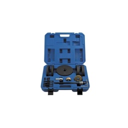 Le kit 5823 est concu pour les roulements de roue avant génération 2 de la smart forfour (2004 et apres) et il convient aussi pour la colt mm 6 mitsubishi (2004 et apres).
de maniere a assurer que les nouveaux roulements ne sont pas en surcharge au cours de la pose. il est important que les outils corrects soient utilises pour mettre en place le montage roulement/bride. les roulements de roue génération 2 sont fournis et montes comm  un ensemble complet du roulement et de la bride de montage integrale. 
en raison de cette conception. les ensembles de roulements génération 2 ne doivent pas etre montes de la memm facon qu'un roulement de roue conventionnel. s'ils sont mis en place en force de cette maniere. la force appliquee sur la bague de roulement intérieure va causer des domm ges aux roulements et provoquer leur defaillance prematuree. 
en utilisant des colliers de fixation et des broches de force. cet outil assure que les charges d'insertion sont appliquees seulement sur la bague externe du roulement.
le kit est concu pour deposer et remettre en place le roulement/la bride en position sur le vehicule.
avant de comm ncer la dépose du roulement. il faut etre conscient de ce que le capteur abs est tout proche. etant donne qu'il risque d'etre endomm ge dans l'intervention.
