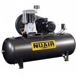 Compresseur à piston 5,5 CV 500 L cylindres fonte marche lente NB7/5.5FT/500ML 
CE ISO IR-C-3
Compresseur à piston de 5,5 CV sur cuve de 500 litres. Tête NB7 aluminium, cylindres fonte bi-étagés. Vitesse de rotation : 920 tr/min. Tension : 400 V Tri.
Type de cylindres	bi-étagé
Modèle tête	NB7
TS max (°C)	100
TS min (°C)	-10
Puissance sonore (dB (A))	97
Vitesse de rotation (tours/min)	920
Volume du réservoir (L)	500
Volume engendré (m³/h)	38
Puissance (kW)	4.00
Puissance (CV)	5.50
