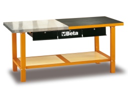 - Plan de travail bi-matières en aluminium 
anti-dérapant et en caoutchouc mat
- Capacité de chargement: kg.800
- Ajout possible de la paroi porte-outils
C57P, non fixable au plan de travail
- 3 tiroirs avec serrure.


