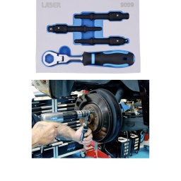 Jeu d'adaptateurs spéciaux pour marteau pneumatique qui permettent de connecter des douilles et embouts à carré conducteur à un marteau pneumatique, et clé à cliquet à tête flexible de 19 mm. 
Permet l'application simultanée d'un couple et d'un impact pour desserrer les fixations tenaces qui pourraient autrement être arrondies.

Permet l'application d'un impact et d'un couple pour desserrer les fixations très serrées ou corrodées.
Adaptateurs permettant de connecter à : douilles à carré de 3/8" et 1/2", embouts hexagonaux de 5/16".
Comprend une clé à cliquet à tête flexible de 19 mm.
En chrome-vanadium. Conçu pour être utilisé avec des douilles et embouts de qualité impact.
À utiliser avec le marteau pneumatique Laser (référence 6031) ou équivalent. Présenté dans un plateau de rangement en mousse EVA (33 x 160 x 220 mm).