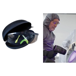 Équipement de protection convenant pour une utilisation pendant le séchage UV. Ces lunettes anti-UV offrent une protection contre l'ensemble du spectre UV jusqu'à 400 nm - souvent appelé UV400. Fournies dans un étui de protection, elles sont idéales pour une utilisation avec la gamme de lampes UV Scangrip ainsi qu'avec toute autre lampe de travail pour séchage UV.

Lentilles transparentes.
Pont de nez souple pour un meilleur confort.
Protection UV : UV400.
Convient pour une utilisation avec les lampes de séchage UV.
Idéales pour une utilisation avec les articles de la gamme de séchage UV Scangrip, voir les références 03.5800, 03.5801, 03.5802, 03.5803