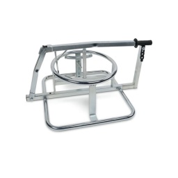 Levier de pneu manuel pour motos cross et enduro
Permet un retrait facile et rapide des pneus dans les champs de course; basé sur un cadre robuste et large en acier galvanisé, il offre une fermeté lors du retrait des pneus. Peut être installé sur le support BETA 3071RS, pour plus de commodité Fonctionnalités:
-Poignée ergonomique en caoutchouc, pour un maintien facile et sûr du levier
-Avec dispositif de retenue en caoutchouc pour verrouiller la tige pendant le transport
-Peut être utilisé pour installer des pneus cross et enduro, 17 » ÷ 21 ».