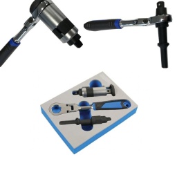 Jeu de tournevis à frapper pour utilisation avec marteau à main ou pneumatique. Idéal pour la dépose de fixations corrodées ou trop serrées
Tournevis à frapper pour utilisation avec marteau à main ou pneumatique
Pour la dépose de fixations corrodées ou trop serrées
Contenu : 1 clé de 19 mm à tête articulée, 1 tournevis à frapper avec disque adaptateur rattaché, 1 adaptateur pour marteau pneumatique
Carré de 3/8"