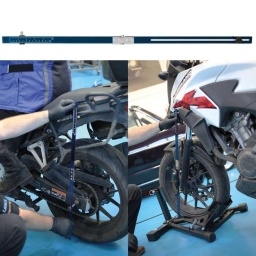 Dans l'univers de la moto, le réglage des suspensions est souvent considéré comme de la « magie noire » et souvent ignoré. La jauge de hauteur et d'enfoncement des suspensions Laser Motorcycle a été conçue pour faciliter la mesure et le réglage des suspensions de votre moto. Cette jauge pliable dédiée permet à l'utilisateur de vérifier et de régler la hauteur statique à vide, l'enfoncement et la course en charge afin de garantir une utilisation optimale du système de suspension de la moto.

Échelle pour suspension réglable et pliable.
Idéale pour régler la suspension avant et arrière des motos de route, de course et tout-terrain.
Peut servir à mesurer les hauteurs de selle et l'enfoncement.
Longueur supplémentaire de 720 mm avec cône coulissant pour le positionnement sur le centre de la roue ; plage de mesure de 120 mm.
Utiliser le support/la cale de roue pour moto Laser (n° de référence 5671) afin de maintenir la moto à la verticale.
