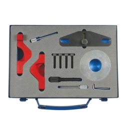 Conçu spécifiquement pour le tout dernier moteur à essence 1.1 L 3 cylindres atmosphérique de Ford, le kit 7828 fournit tous les outils nécessaires pour le réglage du calage du moteur. 
De conception déposée UE, nos blocs de blocage de cames spécialement conçus offrent une méthode de blocage des arbres à cames plus facile et plus efficace que toute autre méthode, y compris les outils OEM, et garantissent un blocage sûr, rapide et facile des arbres à cames.
 Les applications comprennent les codes moteur : XPJA, XPJB, XPJC, XPJD, XYJA, XYJB, XYJC, XYJD, XYJE.
 Équivalent des outils OEM : 303-1602, 303-1603, 303-1604, 303-1606, 303-732, 303-1054. Blocs de blocage d'arbres à cames - conception déposée UE. Fabriqué à Sheffield. Pour le réglage Ford des actionneurs de calage variable des soupapes (VCT), utiliser le n° de réf. Laser 6291. 