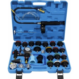 Testeur et remplissage pneumatique de syst&egrave;me de refroidissement - coffret de 28 pcs
Composition :
- 1 pompe d'&eacute;preuve &agrave; soupape de d&eacute;charge
- manom&egrave;tre 0 &agrave; 2.5bar
- 17 bouchons viss&eacute;s en ABS (identifiables par codes couleurs+num&eacute;ros)
- 3 bouchons quart de tour en m&eacute;tal
- 1 cl&eacute; de vissage bouchon
- 1 thermom&egrave;tre 0 &agrave; 200&deg;C
- 2 connecteurs R123/R124 et R123/R125
- 1 kit remplissage circuits de refroidissement par d&eacute;pression
- 1 adaptateur conique 15-44mm
Compatible avec la majorit&eacute; des marques de voitures : 
Mercedes, Peugeot, Chrysler, Mitsubishi, Nissan, Mazda, Toyota, Suzuki, Honda, Volvo, Saab, Citro&euml;n, Renault, Fiat, Alfa, Jeep, VW, Audi, BMW, Land Rover, Jaguar, Opel, Chevrolet, Cadilac, Ford... (cf. Notice d'utilisation).