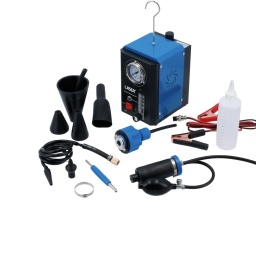 La machine à fumée Laser 8831 est conçue pour produire de la fumée et permettre sa diffusion, de manière contrôlée, dans les canalisations, etc. afin de faciliter l'identification de fuites difficiles à localiser. 
Idéal pour aider à trouver des fuites dans les tuyaux du collecteur d'admission, les tubes de la chambre de tranquillisation, les tuyaux du turbo, les refroidisseurs intermédiaires et les tuyaux, les systèmes d'échappement, les systèmes EVAP, les tuyaux de reniflard du moteur et les joints de porte du véhicule*. 
Comprend des bondes extensibles et des cônes en caoutchouc pour faciliter l'étanchéité. 
Peut être utilisé avec l'Ensemble testeur de système turbo (référence 7981). 
Pour les joints de portes de véhicule, utiliser à l'extérieur du véhicule avec les ventilateurs de chauffage en marche à fond à l'intérieur du véhicule.

Permet de générer de la fumée de manière contrôlée pour rechercher des fuites d'air et de vide
Fourni avec un manomètre intégré et un régulateur de pression réglable pour permettre la pressurisation du système en cas de besoin.
Conçu pour être alimenté par une batterie de véhicule de 12 V. Intensité maximale : 8 A.
Pression de service maximale de 1,8 bar (20 psi). Fourni avec 2 bondes gonflables et 6 bondes coniques en caoutchouc.
Génère de la fumée en utilisant de l'huile pour machine à fumée ou de l'huile pour bébé disponible dans le commerce. Utiliser dans un endroit bien ventilé.