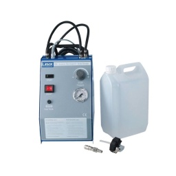 Développé à l'origine pour les clients OEM, ce purgeur de circuit de freins de 12 V a une pression de sortie réglable de zéro à 3,5 bar (50 psi). L'apparition des systèmes de freinage électro-hydrauliques a fait que certains constructeurs de moteurs exigent des purgeurs de circuit de freins à pression qui peuvent fonctionner à une pression plus élevée que celle requise par les systèmes conventionnels. Le 8395 a été développé pour répondre à cette exigence et maintenir sa capacité de réglage pour des applications à une pression plus basse. Remarque : pour des raisons de sécurité et pour éviter d'endommager le véhicule, réglez toujours la machine sur « LOW » (bas) lors du premier branchement.

Pour une portabilité maximale, ce purgeur de circuit de freins a été conçu pour être utilisé avec un réservoir de liquide de frein de 5 L (inclus). À utiliser avec un flacon de collecte de fluide adéquat - voir la référence Laser 6592.
Pression facilement réglable de 0 à 50 psi (3,5 bar). Alimentation 12 V de la batterie du véhicule (via l'allume-cigare/prise auxiliaire).
Durable, sans danger pour le liquide de frein, finition de surface peinte avec des interrupteurs et un cadran clairement identifiés. Conçu et fabriqué en Allemagne.
Peut être utilisé avec les liquides de frein DOT 3, 4, 4+ et DOT 5.1. Arrêt automatique lorsque vide.
Fourni avec un adaptateur pour bouchon européen. D'autres adaptateurs sont disponibles, référence Laser 7101 (kit pour bouchon de maître-cylindre), 5700 (pour Ford Fiesta), 6036 (universel), 7516 (pour Hyundai), 8015 (pour Tesla Model 3) et 8016 (pour Tesla Model S, X).