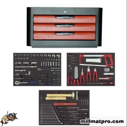 Tiroir 1 - 1/4" :
Douilles courtes : 4 à 14 mm Douilles longues : 6 à 13 mm 
Douille porte-embouts : 1/4’’ x 1/4’’
Rallonges : 50 et 100 mm Cardan universel
Cliquet 45 dents
Embouts de vissage 5/16"
Embouts de vissage 1/4" 
Tiroir 2 :
Clés mixtes : 6 à 22 mm Tournevis Plats et PHILIPS
Tournevis testeur : 150-250V
Lampe de poche à LEDs
Maillet
Marteau rivoir à manche Hickory : 400g
Burin
Chasse-goupilles brunis octogonaux : 3 à 8 mm Tournevis électroniques
Porte-embouts magnétique L. 50 mm Tournevis porte-embouts magnétique à cliquet
Coffre 3 tiroirs formula
- dimensions des tiroirs :
3 x h 55 x l 580 x p 400 mm 
- ouverture totale des tiroirs
- système de fermeture centralisee par serrure
- tapis mousse dans chaque tiroir
- coins arrondis finition formula
- glissieres a roulements à billes
Jeu de 8 clés mâles 6 pans à tête sphérique longues : 2 à 10 mm Douilles courtes 1/2" : 10 à 32 mm Douilles bougies 1/2" : 16 – 21 mm Rallonges 1/2" : 125 et 250 mm Cardan universel 1/2"
Cliquet 45 dents 1/2"
Tiroir 3 :
Lime demi-ronde demi-douce
Cutter 18 mm et paquet de 10 lames de rechange
Monture de scie métallique
Pince universelle
Pince coupante
Pince à bec demi-rond
Pince multiprise gainée 10’
Pince à sertir et cosses
Colliers nylon
