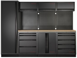 Fonctionnalité et espace de rangement réunis La combinaison KRAFTWERK MOBILIO BLACK 3 pièces offre une combinaison réfléchie d'espace de rangement, de flexibilité et de durabilité qui ne doit manquer dans aucun atelier. 
L'armoire haute avec ses quatre étagères crée beaucoup d'espace pour divers outils, matériaux et accessoires. 
Pour une manipulation particulièrement facile, les deux armoires supérieures sont équipées d'un système de ressort à gaz. 
Le ressort à gaz facilite l'ouverture et la fermeture et permet un accès rapide aux outils et petites pièces fréquemment utilisés. 
Espace de rangement personnalisable Un autre point fort de la combinaison KRAFTWERK MOBILIO 3 pièces est l'armoire à 2 portes avec une étagère réglable. 
Cela permet un espace de rangement flexible qui peut être adapté à vos besoins individuels. Que ce soit pour de grands outils, de petits appareils ou d'autres accessoires d'atelier, tout trouve sa place ici. 
Le meuble à tiroirs avec cinq tiroirs complète parfaitement l'offre de rangement et offre un espace supplémentaire pour les outils et accessoires, par exemple avec nos inserts KRAFTWERK EVA. 
Outils toujours à portée de main Avec les deux murs perforés carrés avec supports optionnels, vous avez toujours vos outils à portée de vue et à portée de main. 
Les murs perforés permettent un rangement clair et vous aident à rester organisé et efficace dans votre atelier. 
Ils peuvent être équipés individuellement selon vos besoins et offrent une flexibilité maximale pour le rangement de divers outils. 
Surface de travail robuste pour des travaux lourds Le plateau de travail en contreplaqué de hêtre de 35 mm d'épaisseur, associé aux armoires noires, est non seulement un point de mire, mais offre également une surface de travail particulièrement robuste et durable. 
Sur cette surface stable, vous pouvez effectuer sans problème des travaux lourds et exigeants. 
Dimensions compactes pour chaque atelier Avec une hauteur de 2000 mm, une largeur de 1960 mm et une profondeur de 721 mm, la combinaison KRAFTWERK MOBILIO 3 pièces s'intègre parfaitement dans de nombreux espaces de travail et ateliers. 
Malgré ses dimensions compactes, elle offre un espace de rangement généreux et une finition de haute qualité qui est appréciée dans chaque atelier professionnel. 
Avec la combinaison KRAFTWERK MOBILIO BLACK 3 pièces, vous apportez ordre, clarté et efficacité dans votre atelier