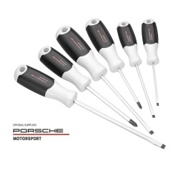 Composition tournevis 0.5 x 3.0mm 0.8 x 4.0mm 1.0 x 5.5mm 1.2 x 6.5mm PH 1 PH 2 2 tournevis 811PH ∙ pour profil cruciforme (PH) ∙ manche en 3 composants PH1 ∙ PH2 4 tournevis 811 ∙ pour profil &agrave; fente ∙ manche en 3 composants 0,5 x 3 ∙ 0,8 x 4 ∙ 1 x 5,5 ∙ 1,2 x 6,5 mm - Manche en 3 composants HAZET ∙ Antid&eacute;rapant ∙ Bonne transmission de puissance ∙ Avec trou pour accrochage - Surface : lame chrom&eacute;e mate, pointe brunie - Made in EU - Sortie : L, K Racing Tool Line : &eacute;dition exclusive Porsche Motorsport HAZET Depuis 1996, HAZET et Porsche Motorsport sont unis par un partenariat &eacute;troit, marqu&eacute; par une qualit&eacute; sup&eacute;rieure, une pr&eacute;cision, des performances et une exigence de progr&egrave;s continu. La nouvelle gamme d&rsquo;outils HAZET Porsche Motorsport Racing Tool Line est la traduction visible de cette collaboration. Porsche Motorsport HAZET &ndash; Racing Tool Line : Qualit&eacute;, performances et design, une symbiose parfaite Quoi de mieux que des outils de qualit&eacute; qui conviennent autant aux amateurs de course automobile, qu&rsquo;aux professionnels et aux bricoleurs ambitieux &ndash; surtout s&rsquo;ils sont dot&eacute;s d&rsquo;un design Porsche Motorsport HAZET ?Notre ligne Porsche Motorsport HAZET &ndash; Racing Tool Line se compose d&rsquo;outils tri&eacute;s sur le volet pouvant &ecirc;tre offerts comme cadeaux exclusifs ou tout simplement pour satisfaire votre besoin quotidien, dans un design Motorsport. Tous les produits portent le logo HAZET et Porsche Motorsport. Ils sont fournis dans un emballage attractif aux couleurs Motorsport.Pour de plus amples informations sur Porsche Motorsport HAZET &ndash; Racing Tool Line