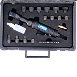 Un kit innovant qui réunit un cliquet pneumatique unique de type traversant, des douilles traversantes et des adaptateurs à carré d'entraînement qui permettent d'utiliser des douilles standard et des embouts de tournevis à tige de 1/4" sur un seul outil. 
Lorsqu'il est utilisé avec la douille traversante fournie, il permet de réduire considérablement la hauteur d'accès par rapport à un ensemble clé/douille standard. 
Fourni dans une mallette de rangement moulée par soufflage avec plateau amovible en mousse EVA.

Clé à cliquet pneumatique traversant (Entraînement hexagonal de 17 mm).
Convertisseurs d'entraînement inclus : carrés de 1/4", 3/8" et 1/2" (pour douilles standard), adaptateur pour tournevis magnétique à tige de 1/4".
10 douilles traversantes, 6 pans : 8, 10, 12, 13, 14, 15, 16, 18, 19, 21 mm ; 10 embouts à tige de 1/4" : Phillips : Ph1, Ph2 Ph3 ; plats : 4,5, 7 mm ; Hex : 4, 6 mm ; Étoile* : T27, T30, T40.
Spécifications/performances du cliquet : Longueur : 227 mm ; Vitesse à vide : 400 tr/min ; Couple de service : 13 Nm ; Couple max : 54 Nm ; Pression de service : 90 psi ; Admission d'air : 1/4" BSPT.
REMARQUE : lubrifier quotidiennement avec l'huile fournie. Fourni dans une mallette moulée par soufflage avec plateau amovible en mousse EVA.
