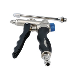 Soufflette réglable avec buses courte et longue offrant une solution idéale pour atteindre des endroits d'accès difficile. Utilise un air comprimé d'atelier standard, ce qui en fait un outil parfait pour les ateliers et les environnements de fabrication et de bricolage.

Deux buses interchangeables : une courte et une plus longue de 112 mm de longueur avec embout non marquant.
Corps en aluminium léger (0,16 kg), avec poignée ergonomique antidérapante.
Pression max. : 10 bar (145 psi) ; pression de service : 6,3 bar (91 psi).
Régulateur de débit d'air : faible et élevé. Consommation d'air : 330 L/min ; niveau acoustique : 86 dB.
Fourni avec coupleur de type européen. Coupleur BSP disponible séparément, voir la référence Connect 30951