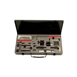 Jeu d'outils de calage - audi. seat. skoda. volkswagen essence et diesel - 20 pcs
un nouveau kit d'outils très complet avec plus de dix-sept pièces spécialement concues pour le positionnement de l'arbre à cames. le
positionnement de la pompe à injection. le blocage du volant moteur et la mise sous tension sur les moteurs essence et diesel d'audi. de seat.
de skoda et de volkswagen :
essence - 1.4/1.6/1.8 turbo. 2.0/2.2/2.3. 1.8/2.0 16v. 2.6/2.8
diesel - 1.0/1.2/1.3/1.4/1.9tdi. 1.7/1.9sdi. 2.5tdi et 2.8 30v
vis de blocage de pmm de vilebrequin
outil de blocage de l'arbre à cames pour
volkswagen
outil de blocage d'arbre à cames - volkswagen
outil de blocage de tendeur
tige de fixation de pompe à injection
-volkswagen
manette de verrouillage d'arbre à cames
ergot de réglage
Clé de tension - vag
Clé de tension. poignée courte - vag
outil d'alignement de pignon de vilebrequin
ecrou et goujon
vis de pression mm x 60 mm outil de verrouillage de poulie de vilebrequin
cheville de maintien de tension
jeu de cales
plaques de positionnement d'arbre à cames (2)
jeu d'aide au démontage du cache avant