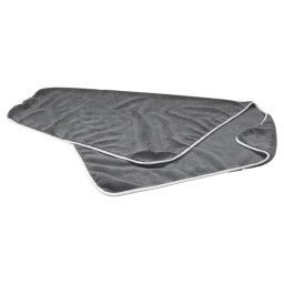 Très grande dimension. 
Pour sécher un véhicule entièrement en une seule fois sans devoir essorer. 
Capacité d'absorption extraordinaire. 
Des fibres extrêmement douces qui ne rayent pas. 
Les bords satinés très doux garantissent une utilisation sans risques sur toutes les peintures. 
Une face à fibres longues et une face à fibres courtes. 
500 g/m². 
