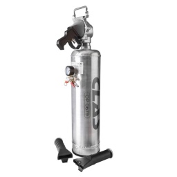 Canon air/bazooka aluminium 12l. Permet de mettre le talon des pneus en place sur la jante. Caractéristiques : réservoir aluminium 12L. canon PU, n'endommage pas les jantes. largeur canon : 80mm. poignée 45° ergonomique. Manomètre 0-15bar. soupape de sécurité 7.5bar. pression d'utilisation : 7.5bar. poids : 4,05kg. Livré avec canon PU et canon métal. Léger et ergonomique.
Permet de mettre le talon des pneus en place sur la jante.

Caractéristiques : 
- réservoir aluminium 12L
- canon PU, n’endommage pas les jantes
- largeur canon : 80mm 
- poignée 45° ergonomique
- manomètre 0-15bar
- soupape de sécurité 7.5bar
- pression d’utilisation : 7.5bar
- poids : 4,05kg
Livré avec canon PU et canon métal



Léger et ergonomique
À PROPOS DE LA MARQUE CLAS
Notre Marque CLAS « Garage Solutions » basée en Savoie (France), a été créée en 1996. Nous sommes depuis toujours un acteur innovant de l’équipement et de l’outillage technique pour véhicules légers, utilitaires et poids lourds. Aujourd’hui, nous évoluons vers un écosystème offrant des solutions globales, bénéfique pour l’ensemble de nos partenaires. Nous nous adaptons à vos besoins et budgets, en étant toujours plus simple et réactif avec des hommes et des femmes experts, passionnés, au cœur d’une digitalisation à votre service. Consolidant notre leadership en France, nous accélérons notre expansion afin de devenir un acteur clef à l’international. 