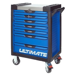 Servante d'atelier 7 tiroirs Ultimate
la servante d'atelier kstools. série ultimate. est le modèle de desserte d'atelier. le plus haut de gamme  de la marque. ks tools. 
les tiroirs de la servante d'atelier ultimate, possedent un système de glissière à roulements à billes (résistance 45kg). Equipé du système "one by one"., ouverture d'un seul tiroir a la fois, vous pouvez deplacer votre servante d'atelier sans forcement l'a fermer a clé !
Les tiroirs de cette servante ont une grande capacité. 40cm de profondeur par 57cm de largeur, tout les tiroirs de cette servante d'atelier sont fournis avec un tapis mousse, a installer au fond. 
Le plan de travail des servantes d'atelier Ultimate est recouvert d'un plateau inox et de boitier "range visserie" sur les cotés,
Au niveau du chassis, les pans de cette servante d'atelier sont perfores, se qui vous permet l'instalation de nombreuses options. tel que. un dérouleur de papier, des crochets de fixations...
Cette gamme  de servante d'atelier repond parfaitement au rangement pour le mécanicien, carrossier, mais aussi pour les métiers de l'industrie (rangement d'outils de tours / fraiseuse...) ainsi que des domaines tel que le medical. l'aéronotique...
- construction a pans coupés renforçant la structure du bati
- système "one by one" antibasculement 
- panneau lateral déporté et pré-percé pour fixation de crochet et accessoires
- 2 roues fixes grand diamètre pour une meilleure stabilite et un déplacement aise sur tous types de sols
- 2 roues pivotantes avec système de freinage total
- plan de travail avec rangements et recouvert inox
- tiroirs sur glissieres à billes extra-resistant (45 kg par tiroir)
- tiroirs à ouverture totale
- fermeture totale et simultanee des tiroirs par serrure 
- poignée tubulaire de manutention
- finition "Ultimate"

- poids 57kg
- dimension hors tout : l678xl459xh859 (hauteur avec roues 1035mm 
- roue dia 125mm larg 50mm 